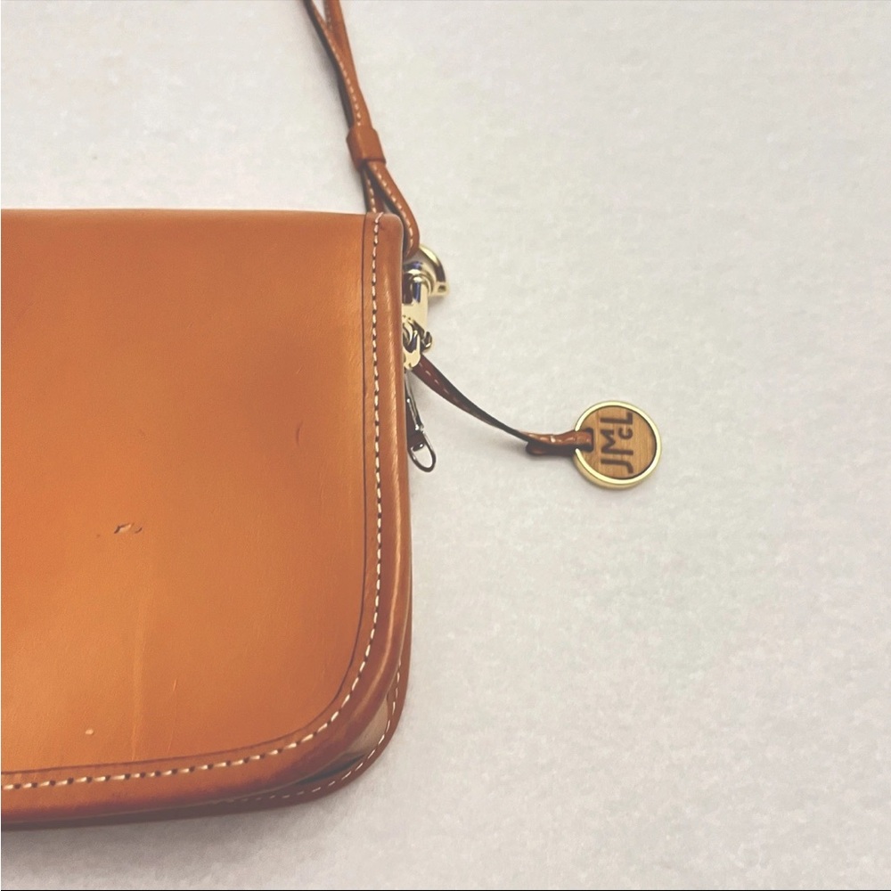 J McLaughlin Elegant Tan Leather Crossbody Bag - Picture 4 of 7